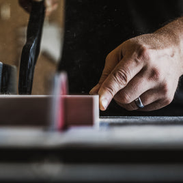 Handwerkliche Bearbeitung in der Werkstatt